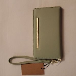 Steve Madden zip around wristlet